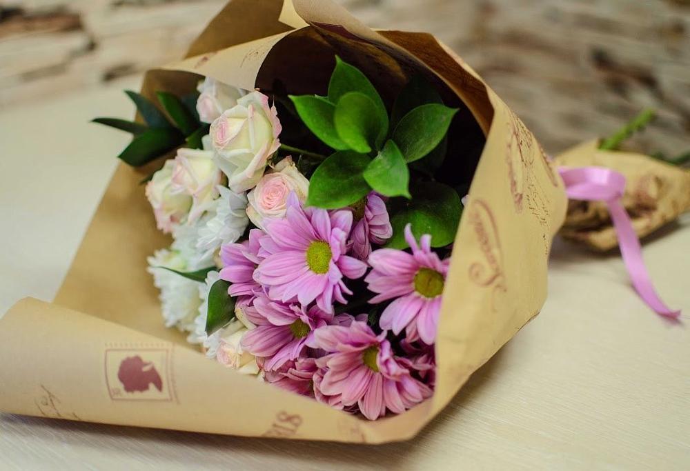 Букет цветов из: Розы и Хризантемы в Питерке