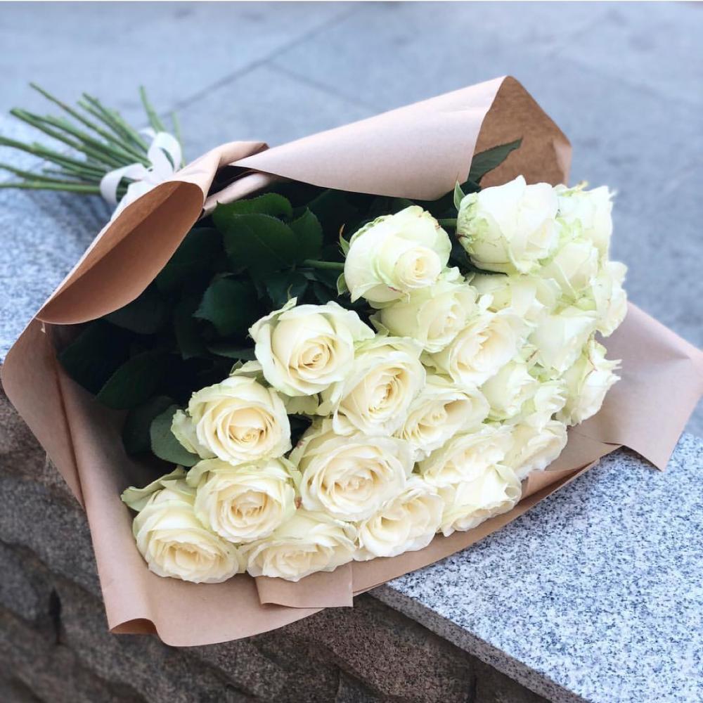 Букет Белые розы Анастасия в Питерке