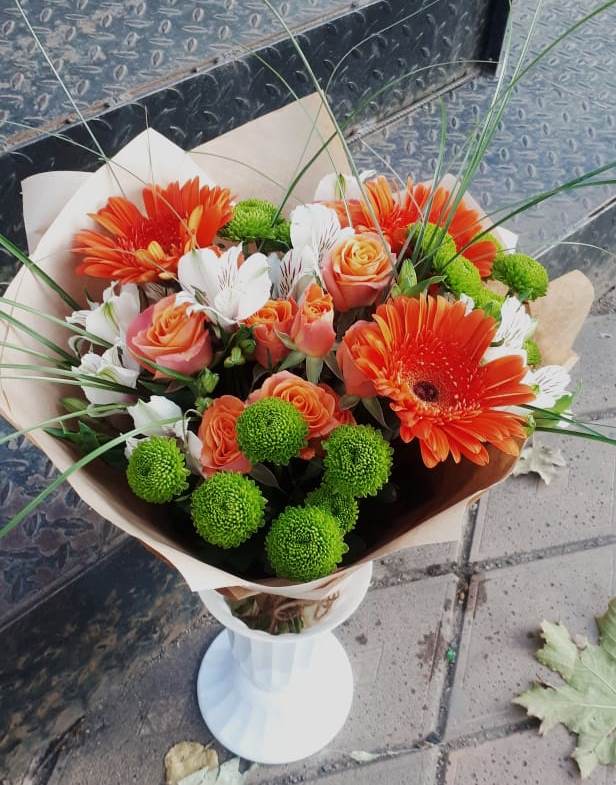 Букет цветов из: Герберы, Хризантемы, Альстромерии и Розы в Питерке
