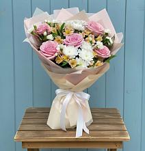 Букет цветов из:  Гвоздики, Орхидеи и Розы #REPLACE_PRED# Питерке