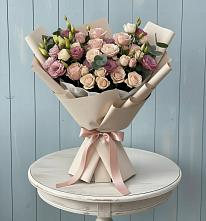 Букет цветов из:  Розы и Лизиантусы в Питерке
