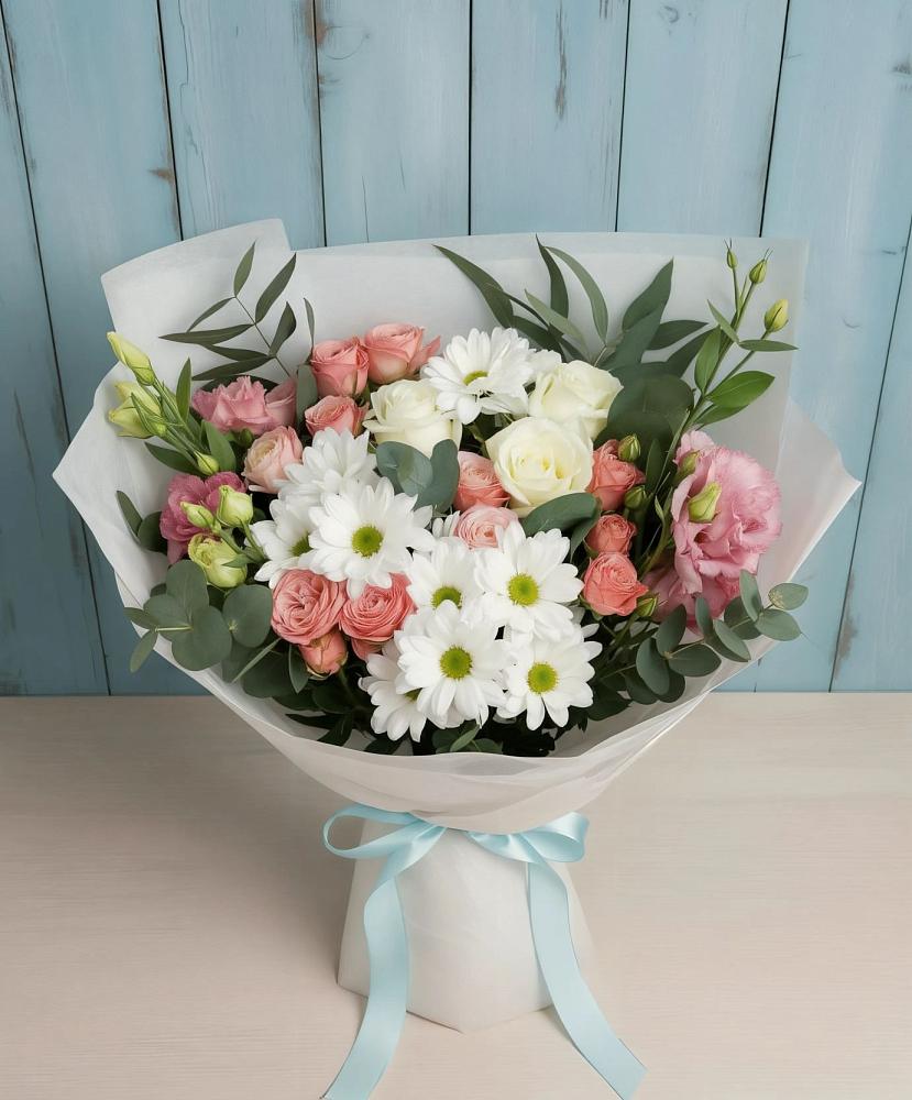 Букет цветов из: Розы, Лизиантусы и Хризантемы в Питерке