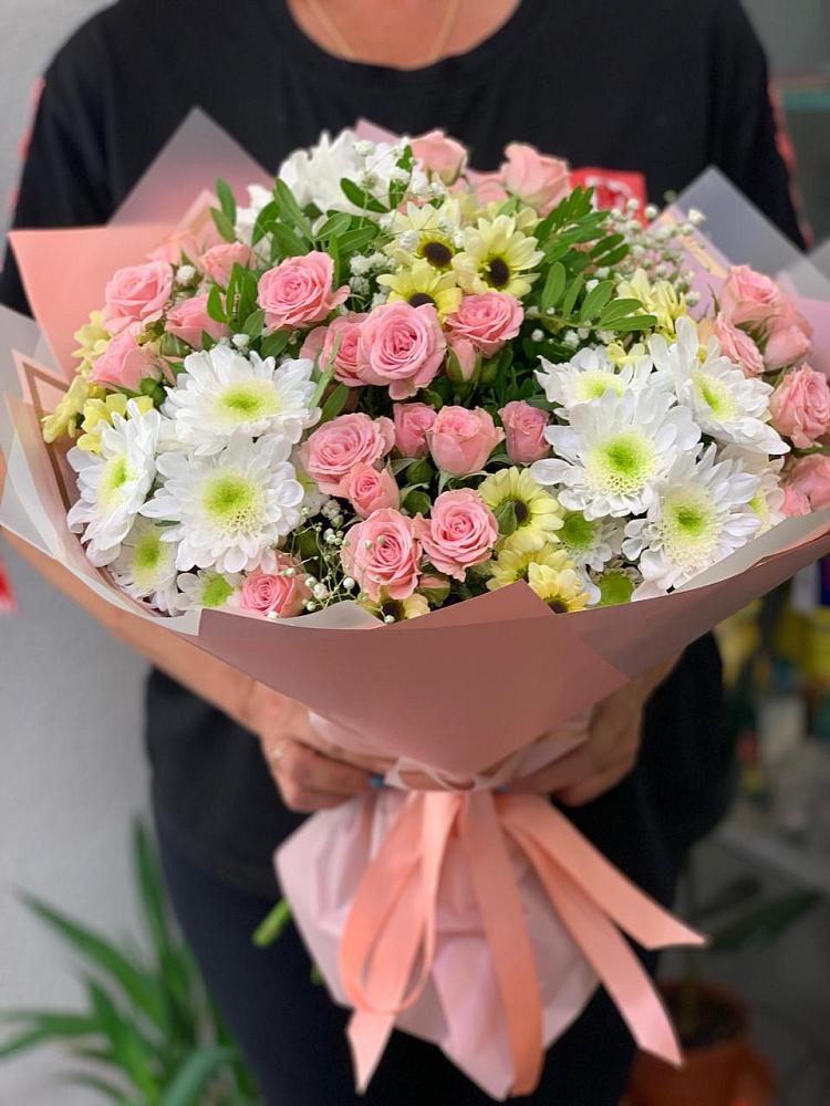 Букет цветов из: Розы и Хризантемы в Питерке