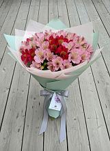Букет цветов из:  Альстромерии в Питерке