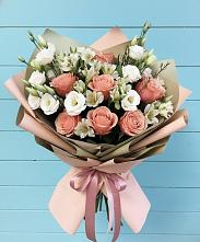 Букет цветов из:  Розы, Альстромерии и Лизиантусы в Питерке