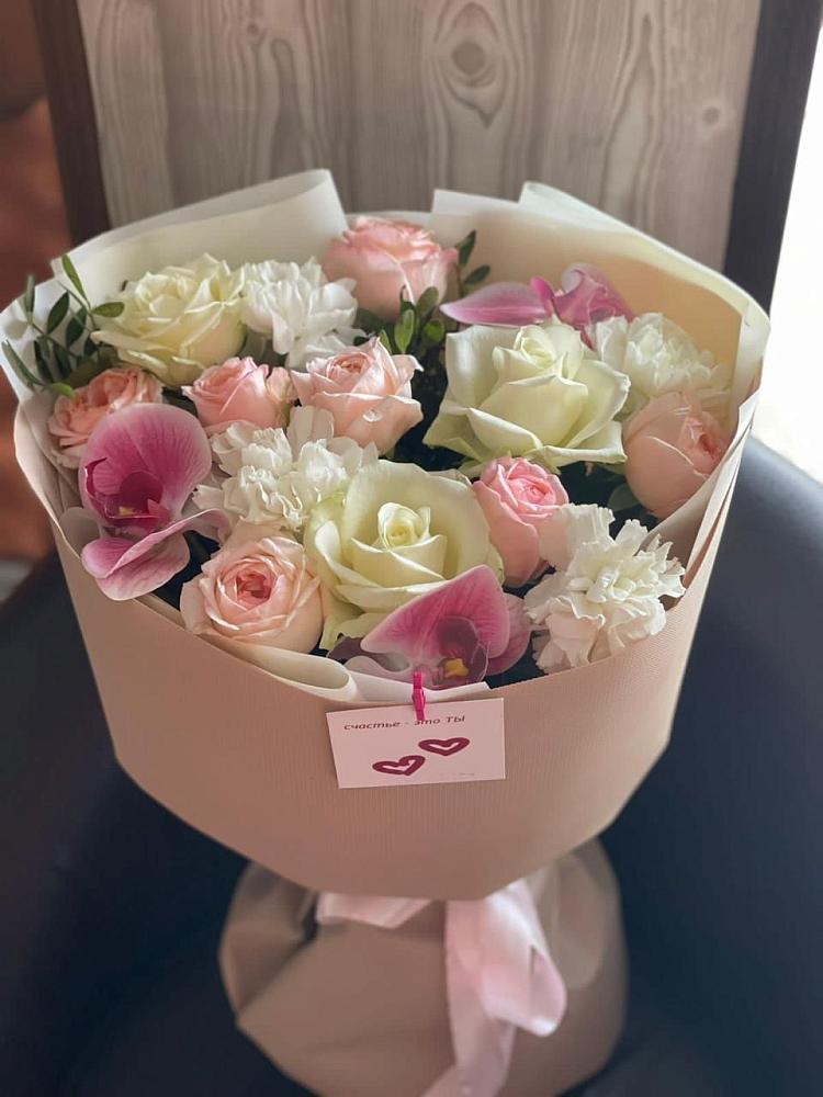 Букет цветов из: Орхидеи, Розы и Гвоздики в Питерке