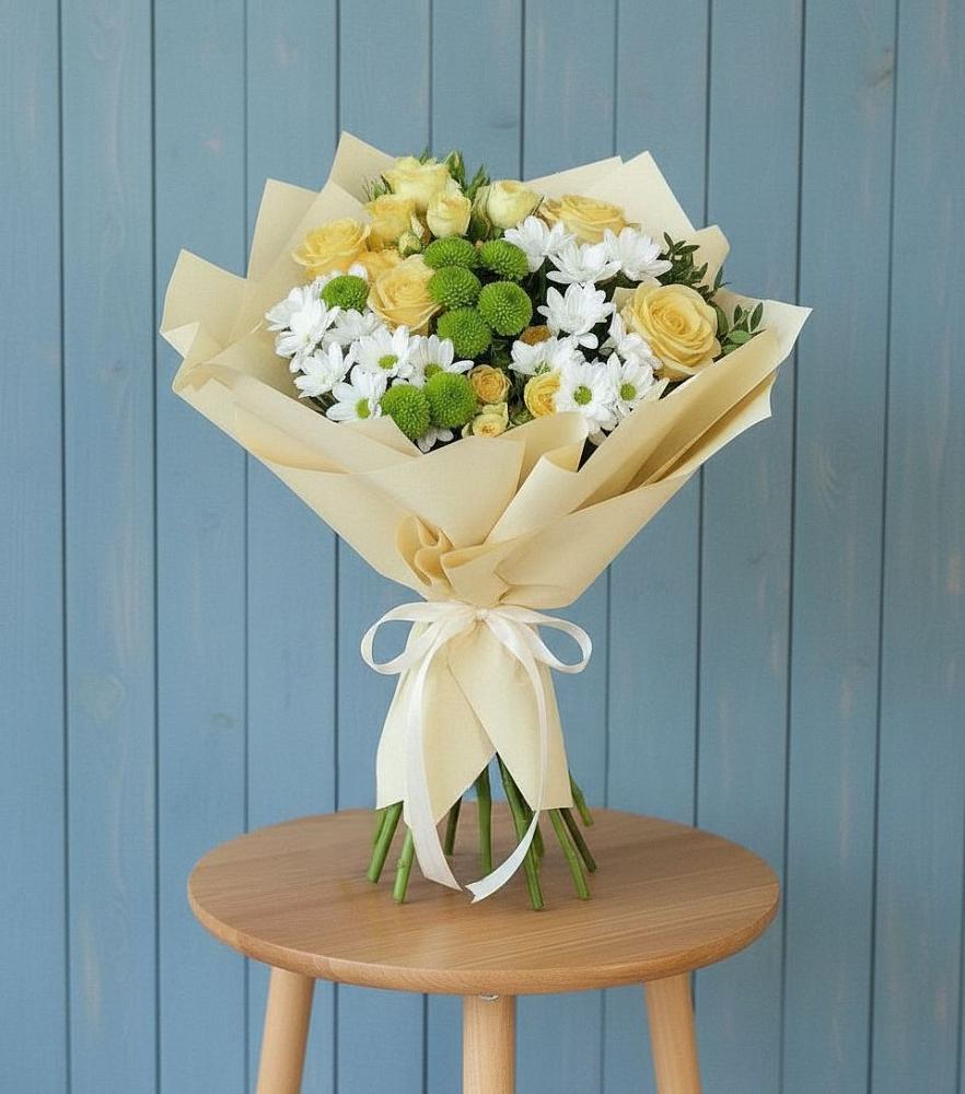 Букет цветов из: Хризантемы и Розы в Питерке