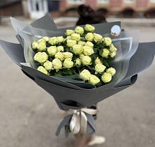 Букет Белые кустовые розы Солинеро в Питерке