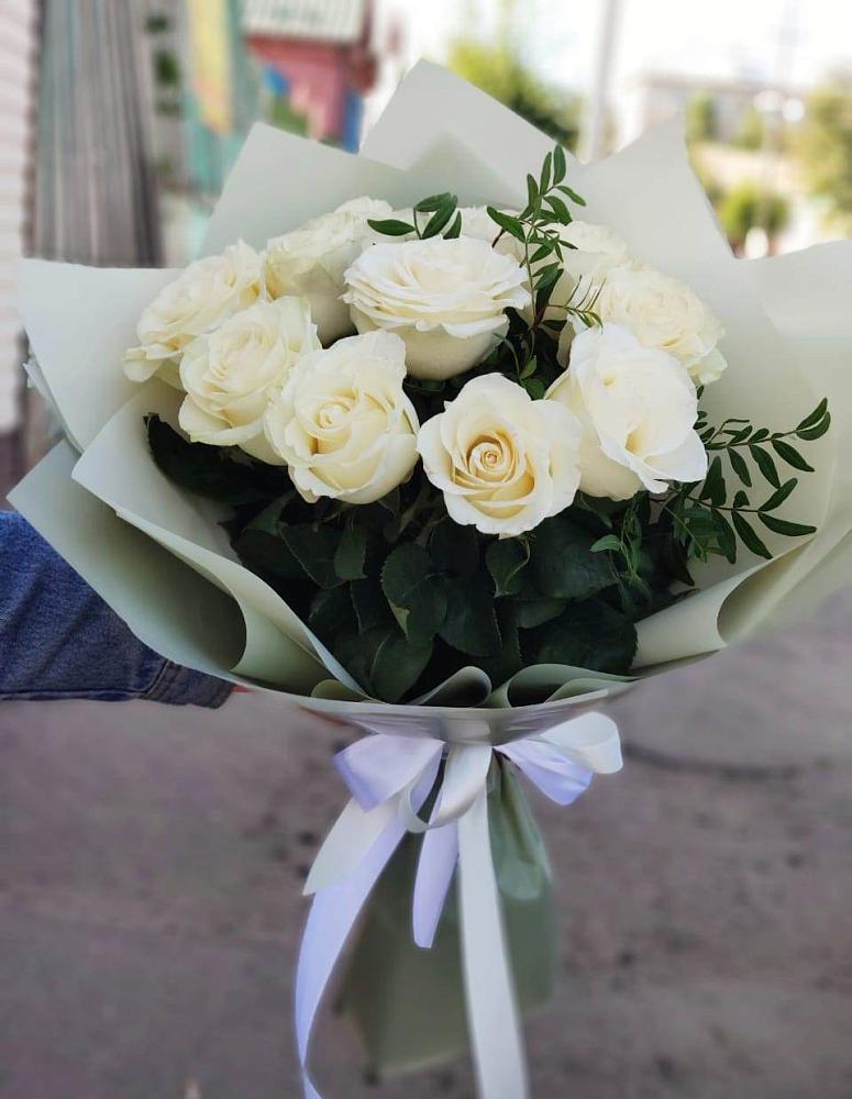 Букет Белые розы Проуд в Питерке