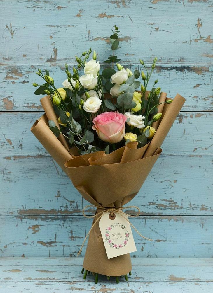 Букет цветов из: Розы и Лизиантусы в Питерке