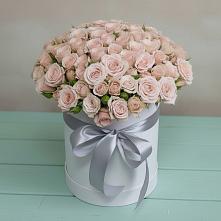 Цветочная композиция из Розы в шляпной коробке в Питерке