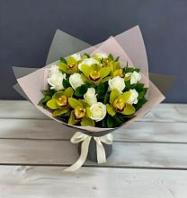 Букет цветов из:  Орхидеи и Розы в Питерке