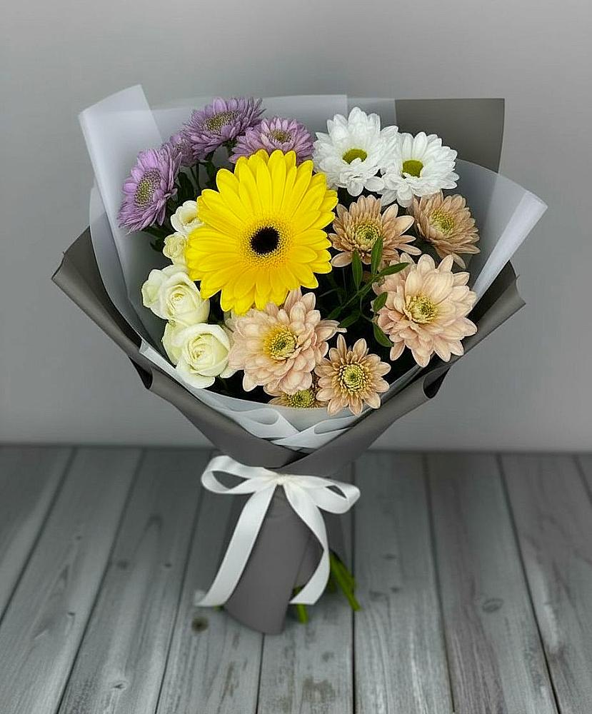 Букет цветов из: Розы, Герберы и Хризантемы в Питерке