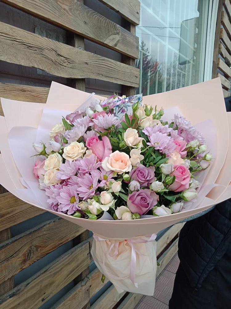 Букет цветов из: Розы и Хризантемы в Питерке