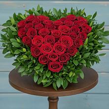 Цветочная композиция из Розы в виде сердца в Питерке