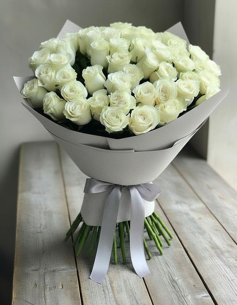 Букет 35 Белых роз в Питерке