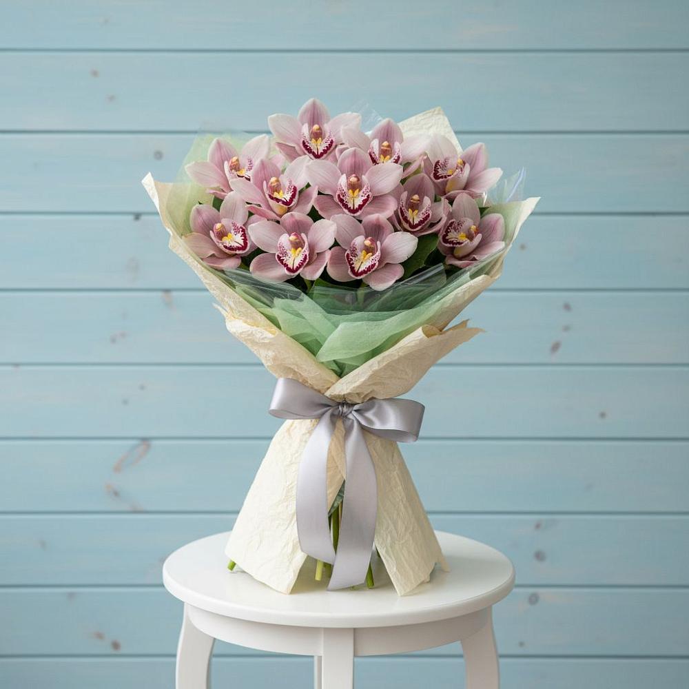 Букет цветов из: Орхидеи и Розы в Питерке