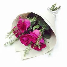 Букет цветов из:  Розы в Питерке