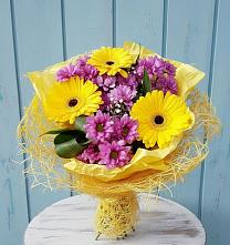 Букет цветов из:  Хризантемы и Герберы в Питерке