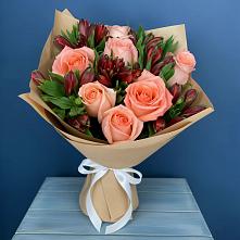 Букет цветов из:  Розы и Альстромерии в Питерке