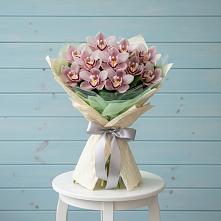 Букет цветов из:  Орхидеи и Розы в Питерке