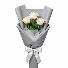 Букет 3 белые розы в Питерке