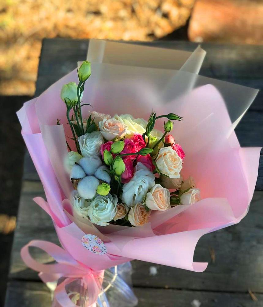 Букет цветов из: Розы и Лизиантусы в Питерке