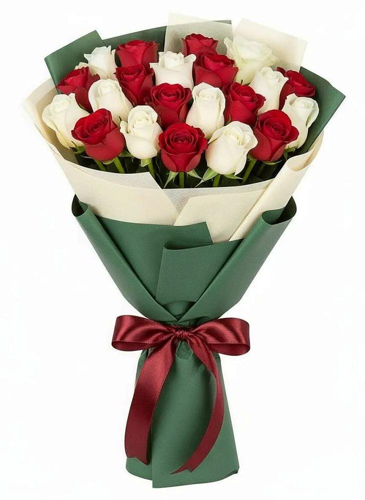 Букет Микс из красных и белых роз в Питерке