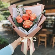 Букет цветов из:  Розы в Питерке