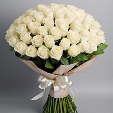 Букет 101 беля роза Белоснежка в Питерке