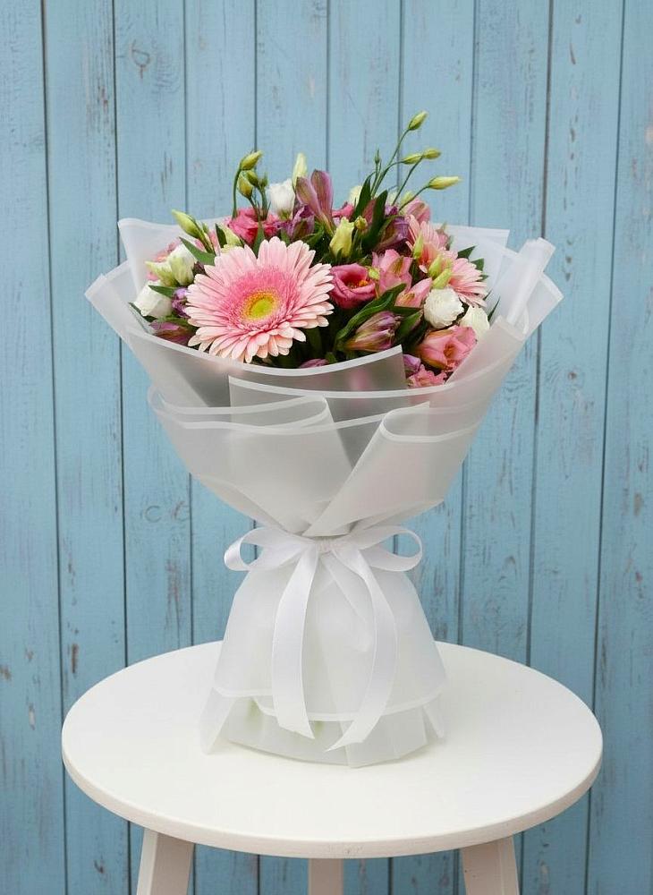 Букет цветов из: Герберы, Альстромерии и Лизиантусы в Питерке