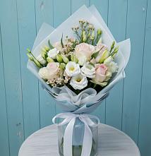 Букет цветов из:  Розы и Лизиантусы в Питерке
