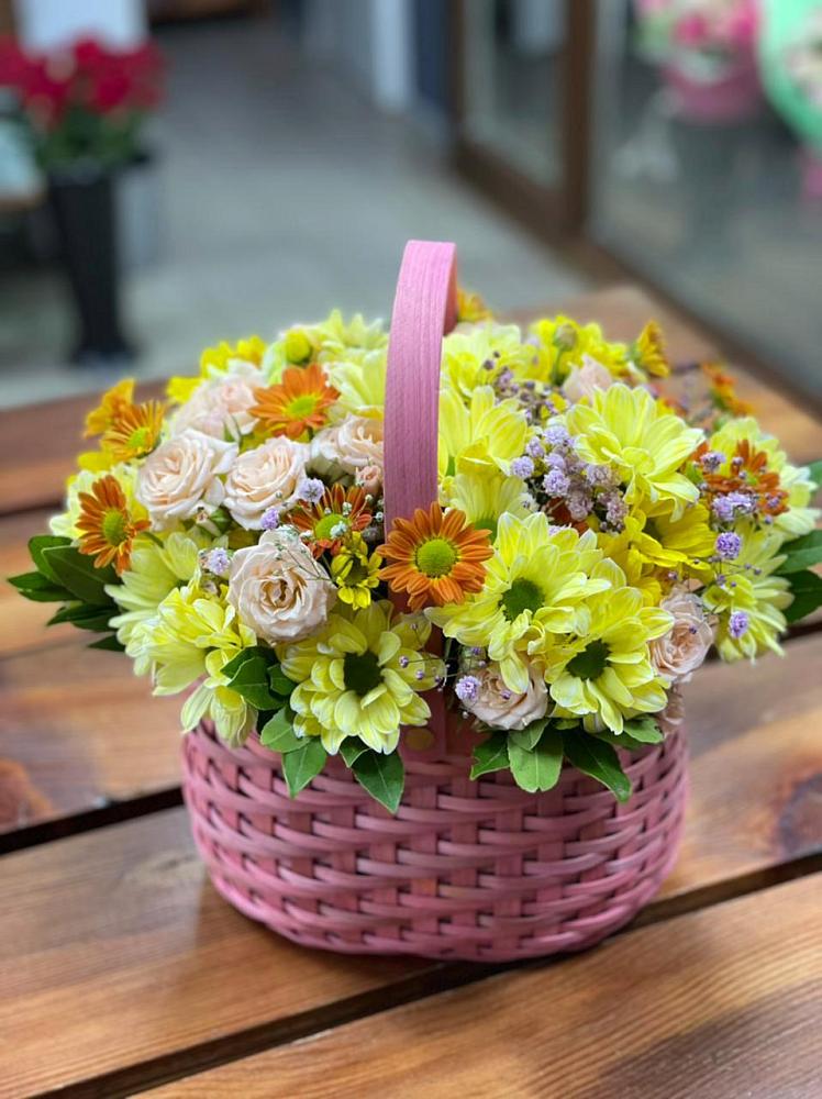 Цветочная композиция из Хризантемы и Розы в корзине в Питерке