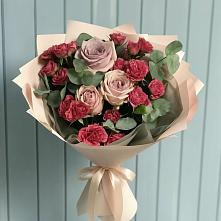 Букет цветов из:  Гвоздики и Розы в Питерке