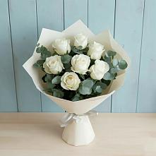 Букет Белые розы в Эвкалипте в Питерке