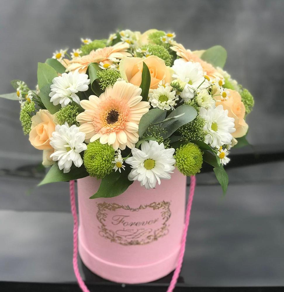 Цветочная композиция из Розы, Герберы и Хризантемы в шляпной коробке в Питерке