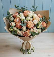 Букет цветов из:  Альстромерии и Розы в Питерке