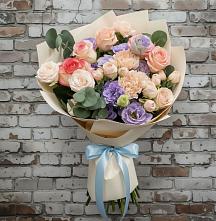 Букет цветов из:  Розы, Лизиантусы и Гвоздики в Питерке