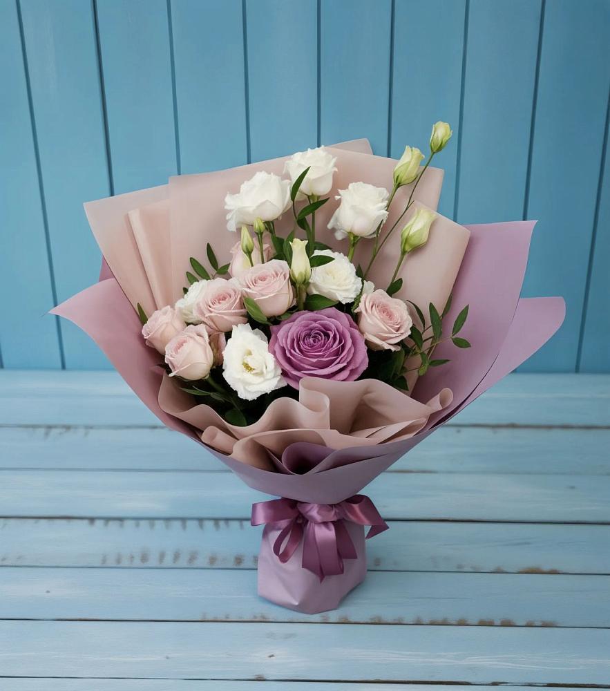 Букет цветов из: Розы и Лизиантусы в Питерке